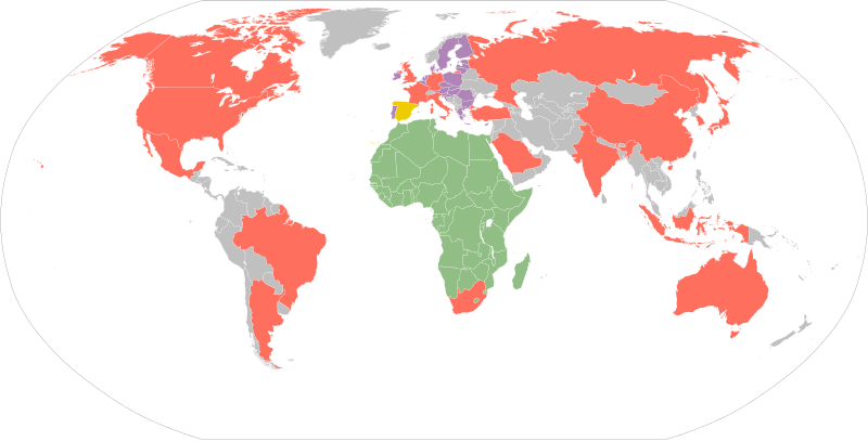 Mapa com os países do G20 em 2023. Os países em salmão são os Estados-membros do G20. Os países em roxo são os Estados representados pela União Europeia. Aqueles em verde são os Estados representados pela União Africana. Por fim, o país em amarelo é a Espanha, país permanentemente convidado às reuniões do G20, que, apesar de ser uma das 20 maiores economias mundiais, não faz parte oficialmente do Grupo dos 20.